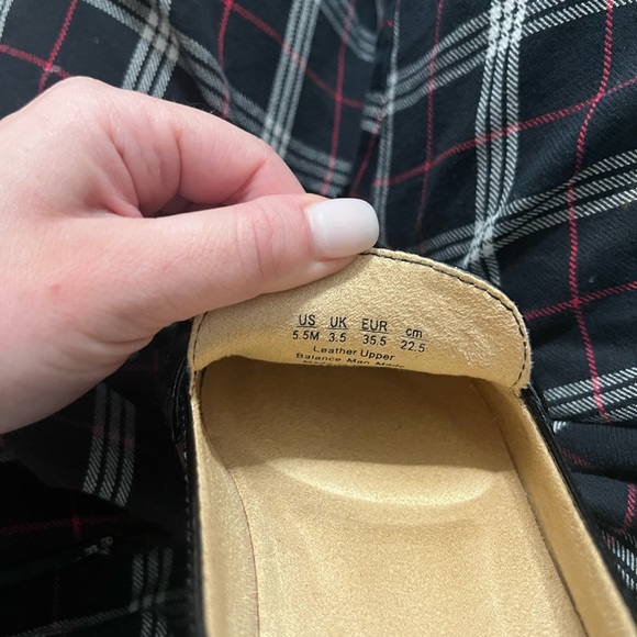 Naturalizer Patent Loafers Size 5.5 - Picture 5 of 5